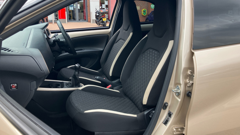 Toyota Aygo X 1.0 VVT-i Edge 5dr Petrol Hatchback